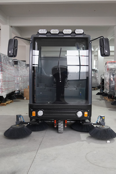 榮事達CAR200駕駛式掃地機 榮事達CAR200駕駛式掃地機.jpg